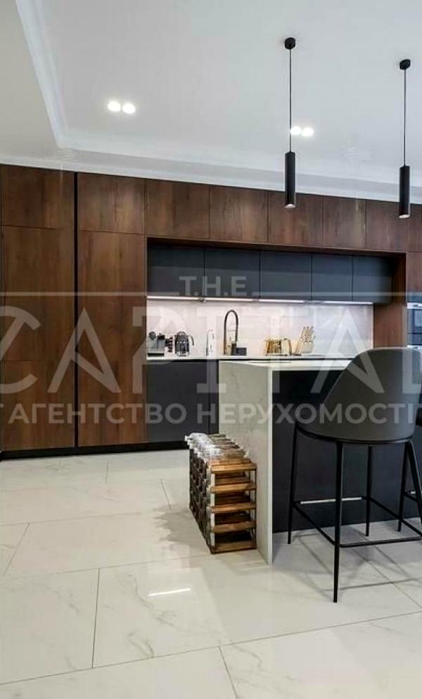 Luxurious 5-Room Designer Apartment in Novopecherski Lipki Residential Complex