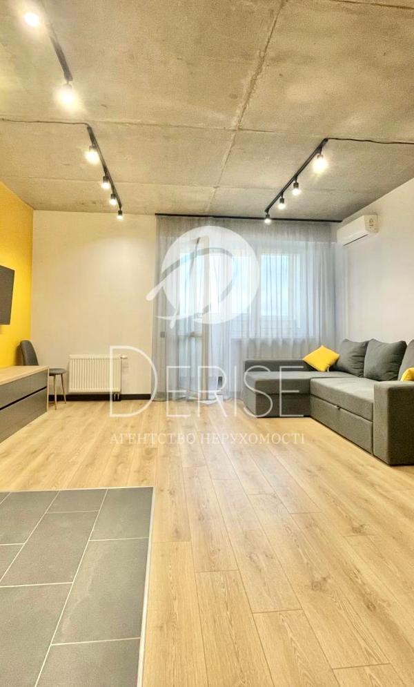 Modern 2-Room Studio Apartment near Beresteiska Metro with Balcony