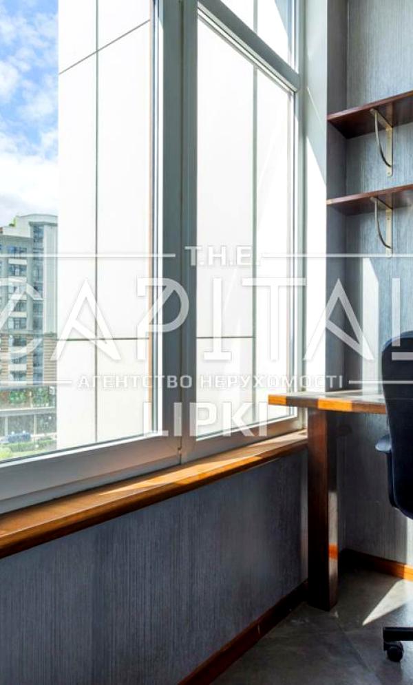 3-Bedroom Luxury Apartment in Novopecherski Lipki Complex