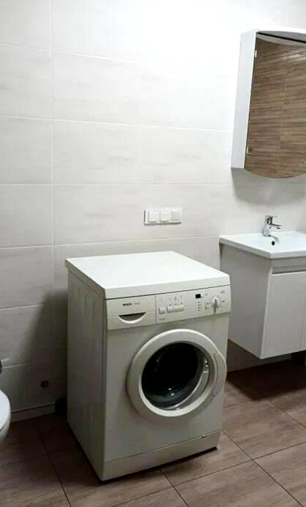 Spacious 2-room apartment in city center with storage, new building
