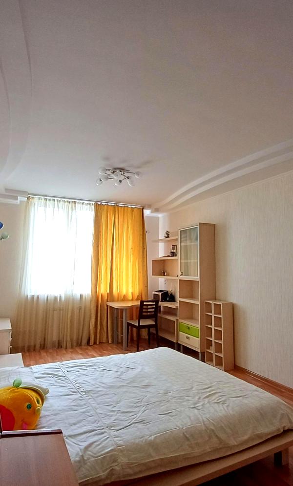 Spacious 3-Bedroom Apartment in Crown Complex near Poznyaky Metro
