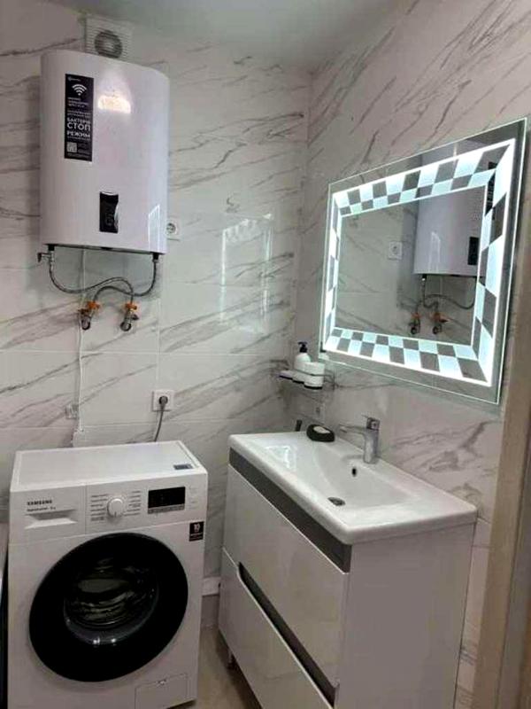 1-Room Studio Apartment near Dorohozychi and Syrets Metro