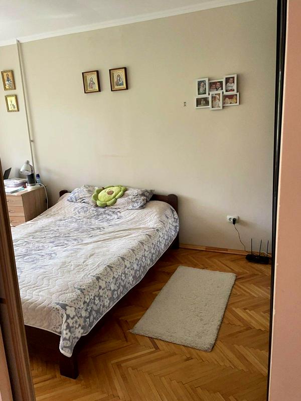 3-Room Apartment in Uzhhorod City Center with Parking and Garage