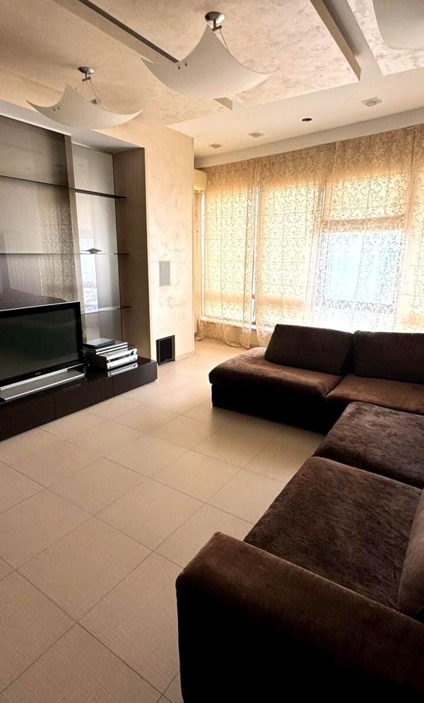 Spacious 3-Level Apartment with Sea View in Prime Location