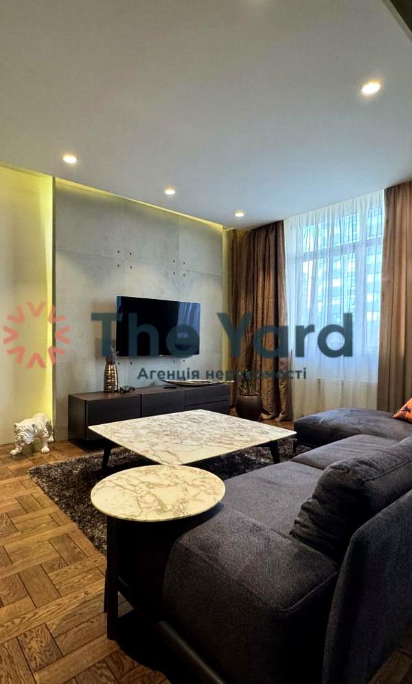 Stylish Apartment in Novopechersk Lipki Complex with Designer Interior