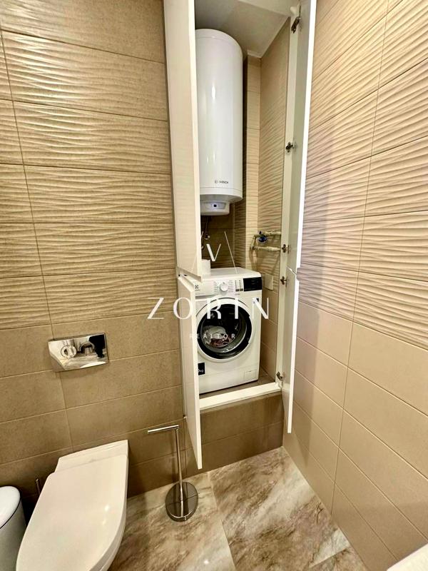 3-Room Apartment in Novodovryansky Complex, Spacious with Designer Renovation