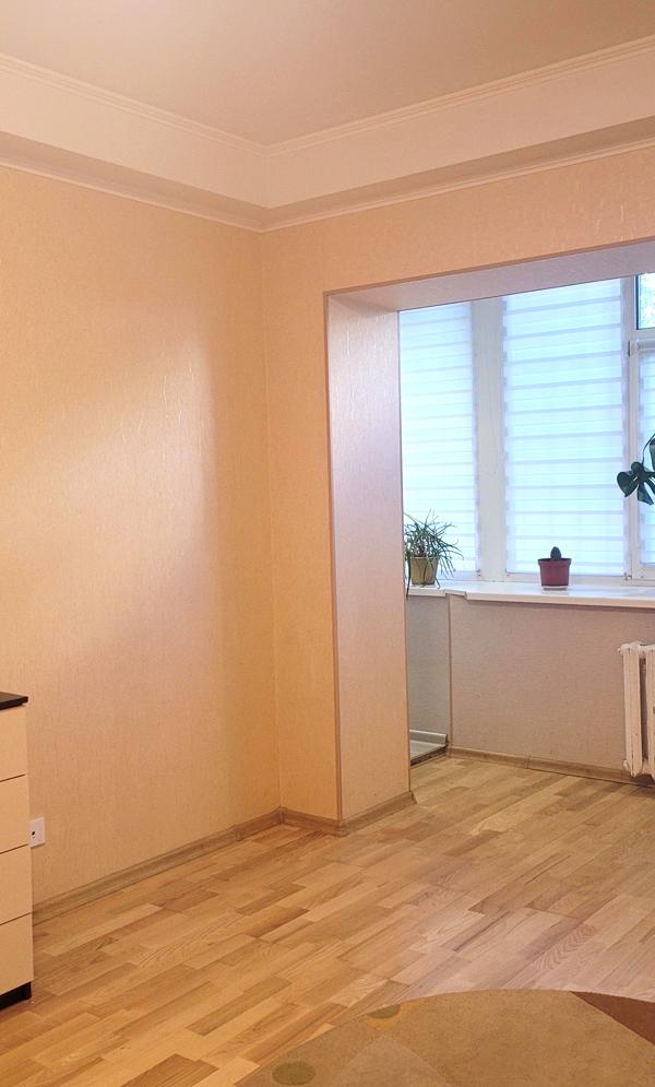 Черниговская және Лісова метро станцияларына жақын жайлы 1 бөлмелі пәтер