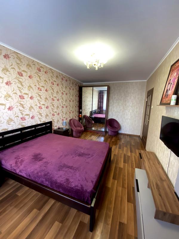 Furnished 1-Room Apartment near Poznyaki Metro with Eurorepair
