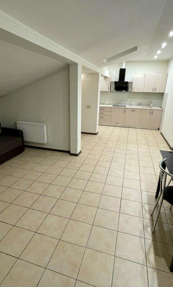 Spacious Two-Bedroom Apartment with Backyard and BBQ Area