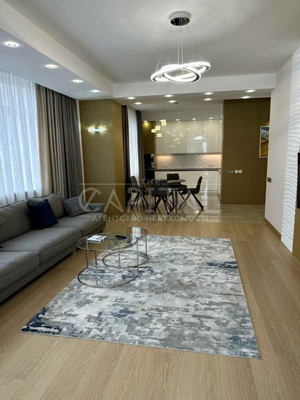3-Bedroom Apartment in Kyiv City Center near Golden Gate Metro