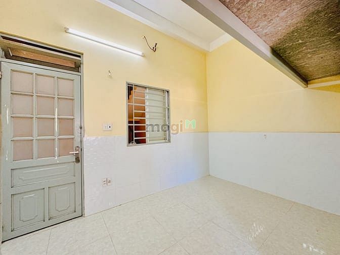 25m² Loft-Style Room with High Ceiling and Fingerprint Access