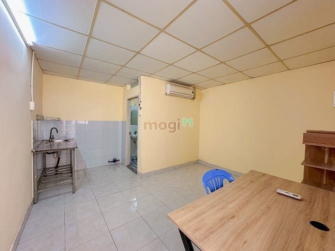 Room with Balcony, 24/7 Access, Fingerprint Gate - Central Tan Binh Location