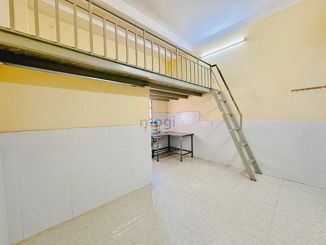 25m² Loft-Style Room with High Ceiling and Fingerprint Access