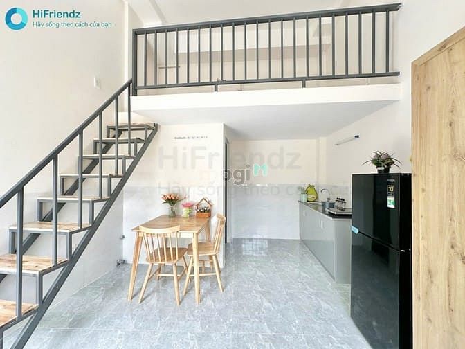 Modern Loft-Style Room with Private Balcony in Q9