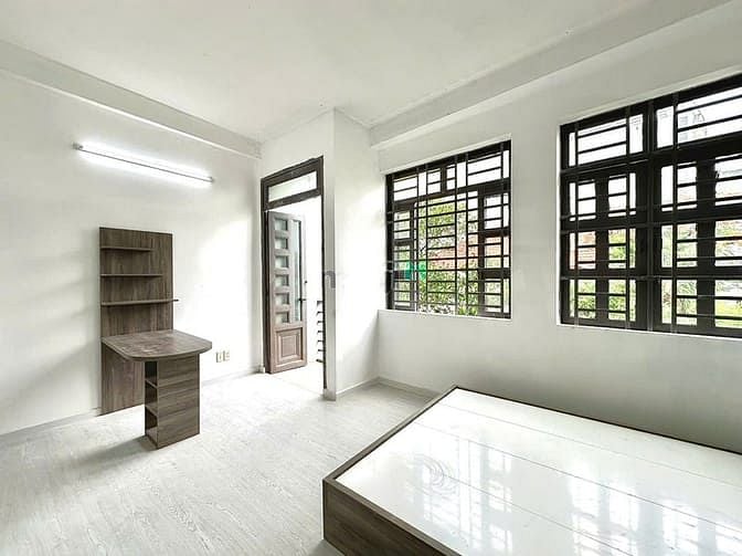 Private Room with Balcony near Multiple Transit Routes