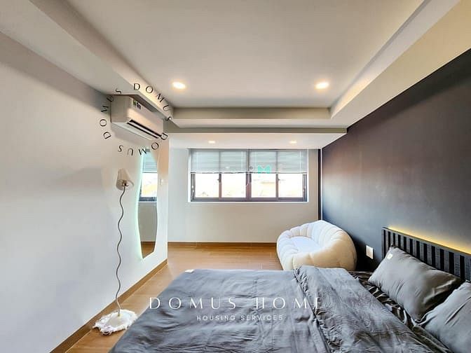 Modern 55m2 Apartment with Balcony near District 1