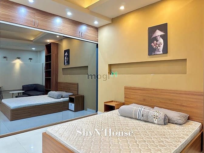 Modern 40m² Studio Near Vincom Mall