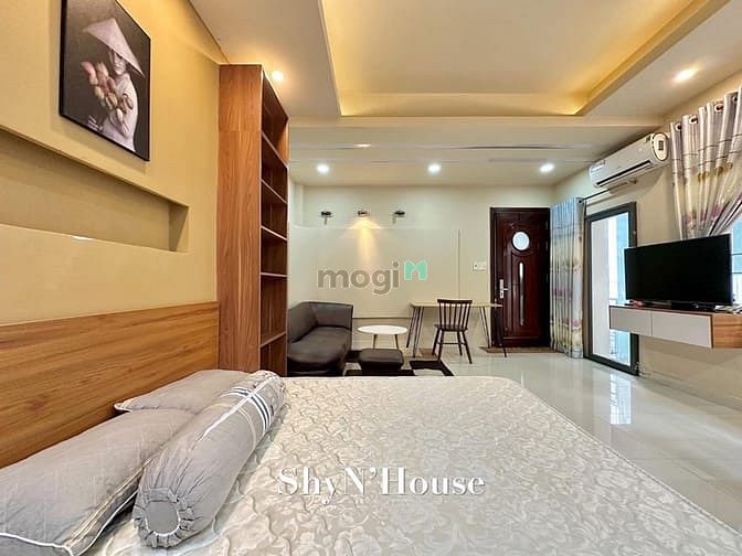 Modern 40m² Studio Near Vincom Mall