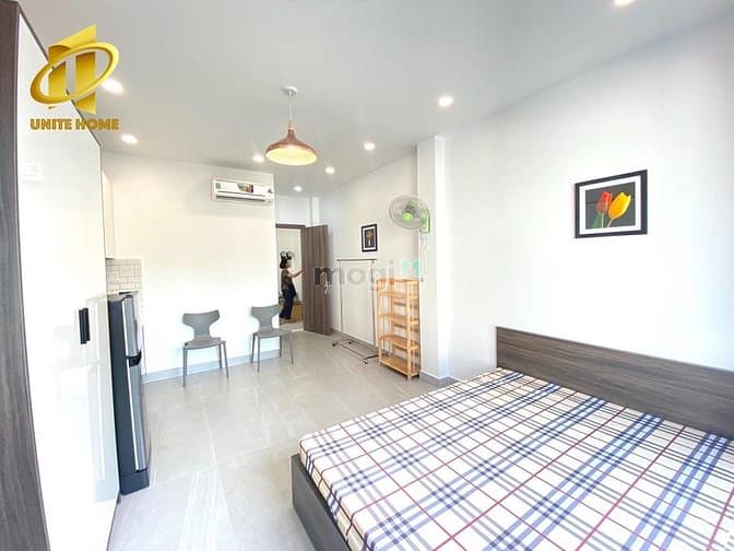 Modern Studio Near Park with Full Amenities