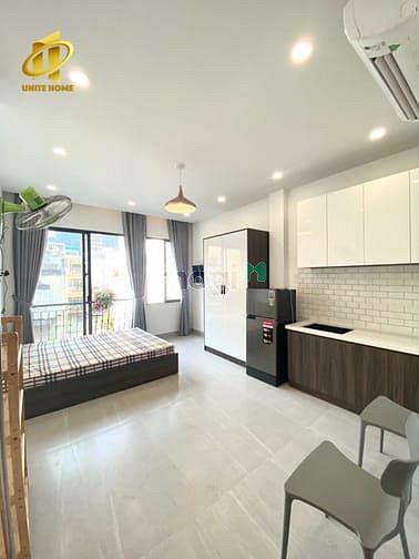 Modern Studio Near Park with Full Amenities