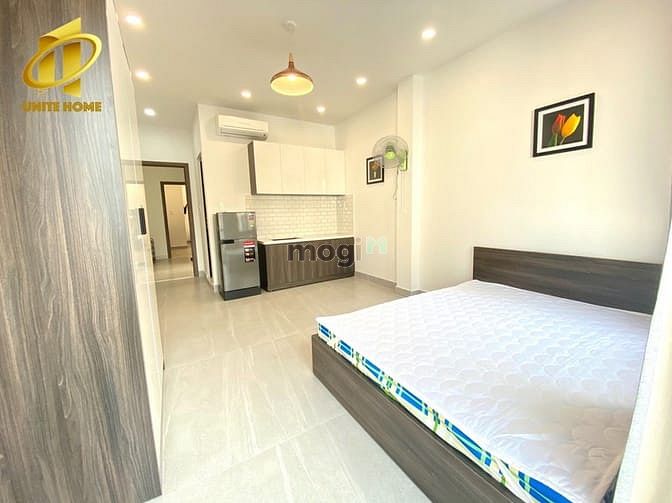 Modern Studio Near Park with Full Amenities