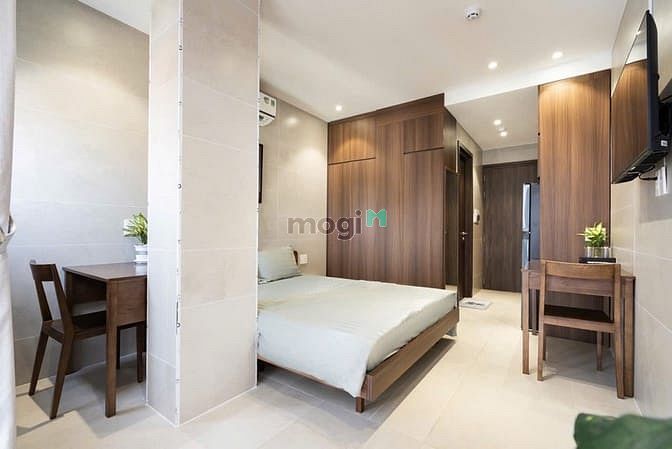 Modern Studio with Balcony in Phu Nhuan