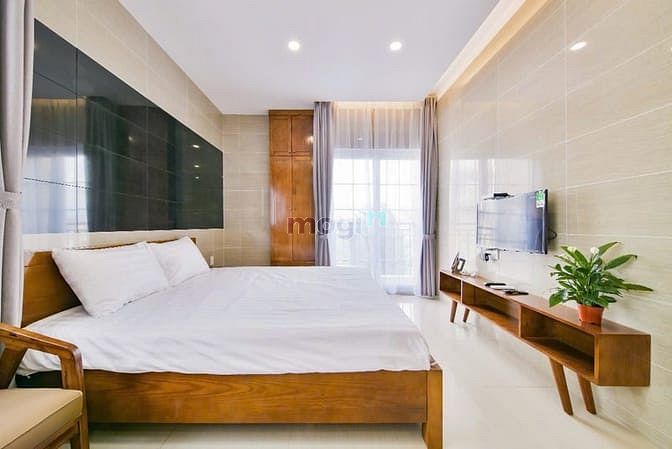 Modern Studio with Balcony near Nguyen Kiem