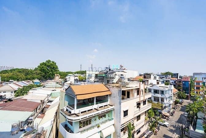 Modern Studio with Balcony in Phu Nhuan