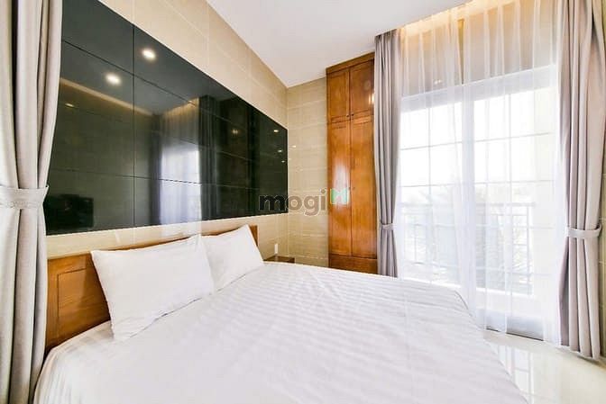 Modern Studio with Balcony near Nguyen Kiem