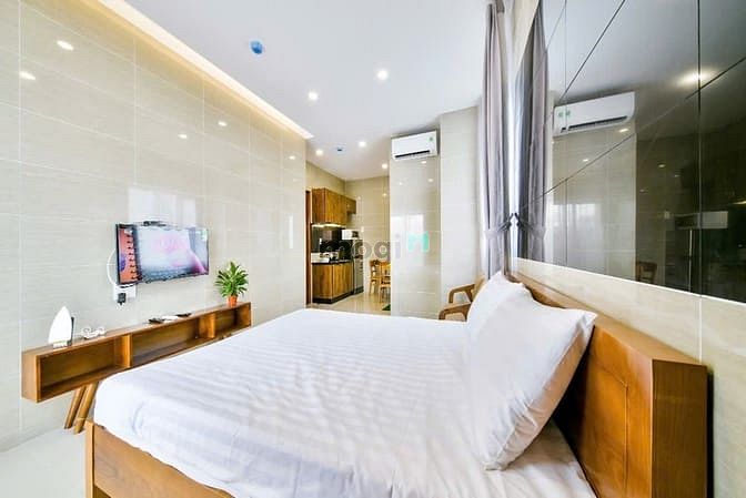 Modern Studio with Balcony near Nguyen Kiem