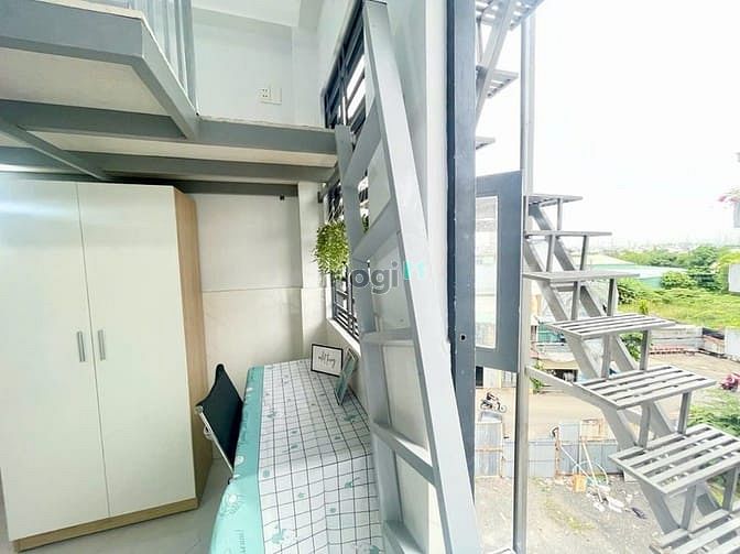 Modern Studio with Loft Near Vocational College