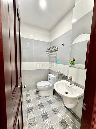 Modern Furnished Room with Full Amenities
