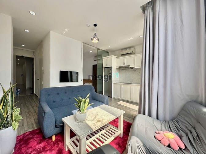 Modern 1-Bedroom Apartment Near Airport with Balcony