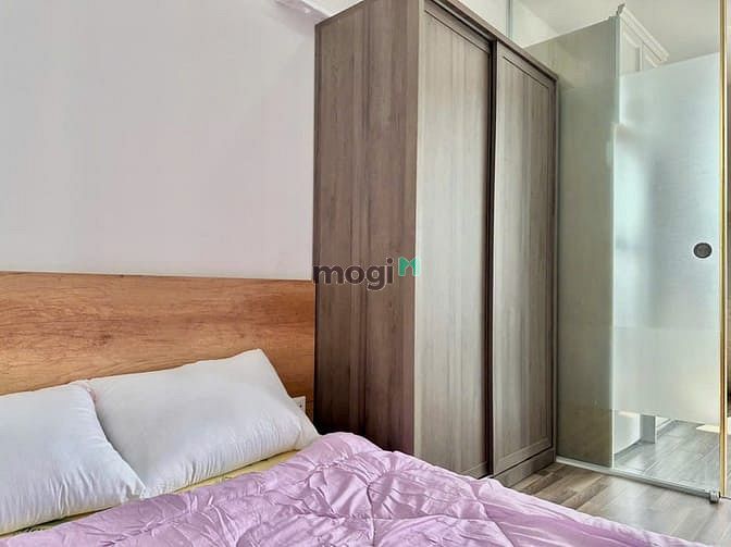 Modern 1-Bedroom Apartment Near Airport with Balcony