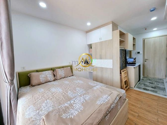 Modern Studio with Balcony in Le Van Sy