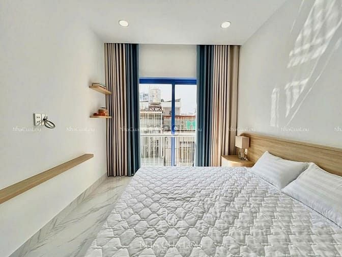 Modern 1BR Apartment Near Airport with Balcony