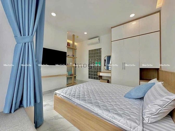 Modern 1BR Apartment Near Airport with Balcony