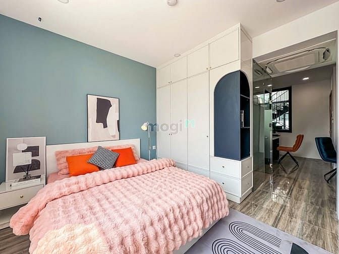 Modern Studio Near Airport with Designer Interior