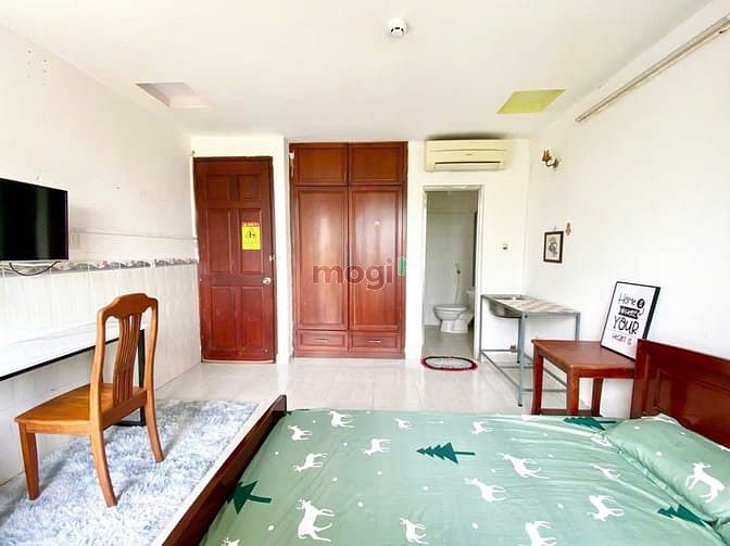 Modern Studio with Balcony on 4th Floor