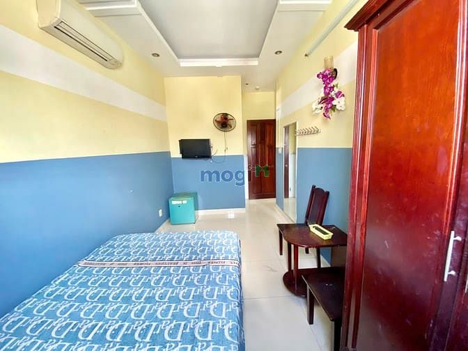 Modern Room with AC and Elevator Access