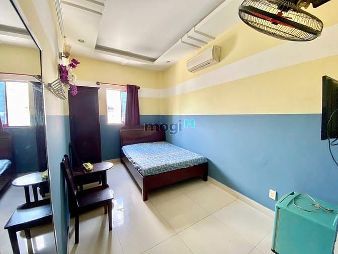Modern Room with AC and Elevator Access