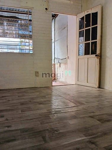 Spacious Shop/Office Space in District 10