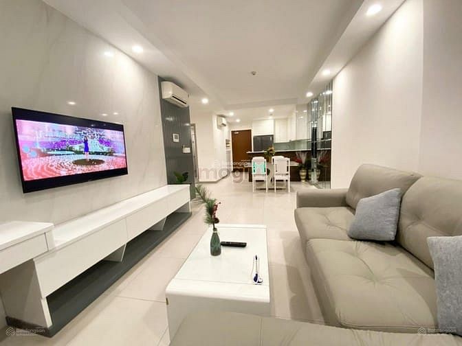 Luxury River Gate Apartment with Pool and Gym