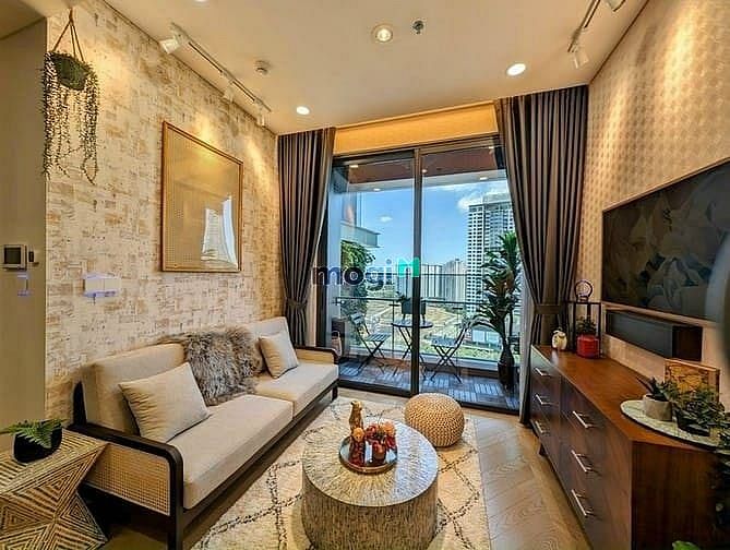 Luxury Riverside Apartment with Pool and Gym