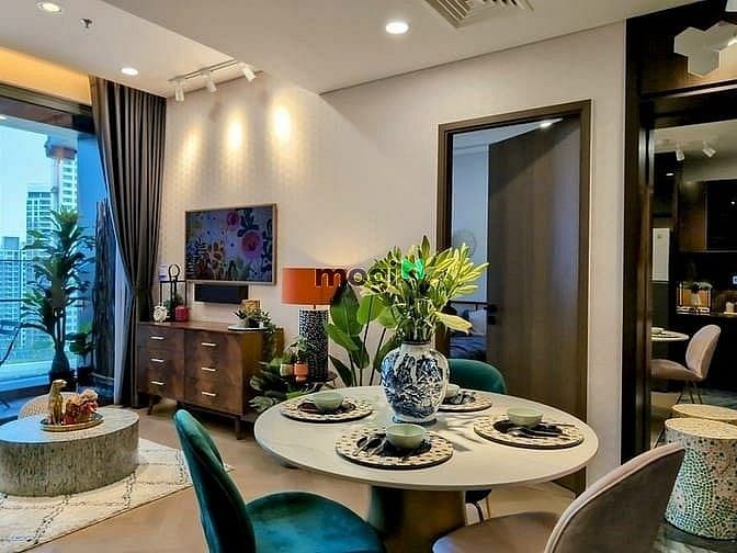 Luxury Riverside Apartment with Pool and Gym