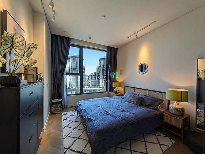 Luxury Riverside Apartment with Pool and Gym