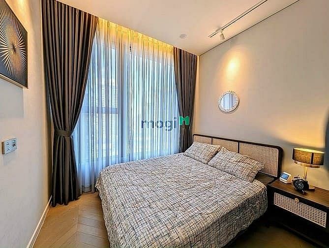 Luxury Riverside Apartment with Pool and Gym
