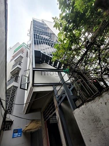 Modern Studio Apartment with Full Amenities