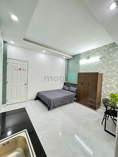 Modern Studio with Balcony Near Gia Dinh Park