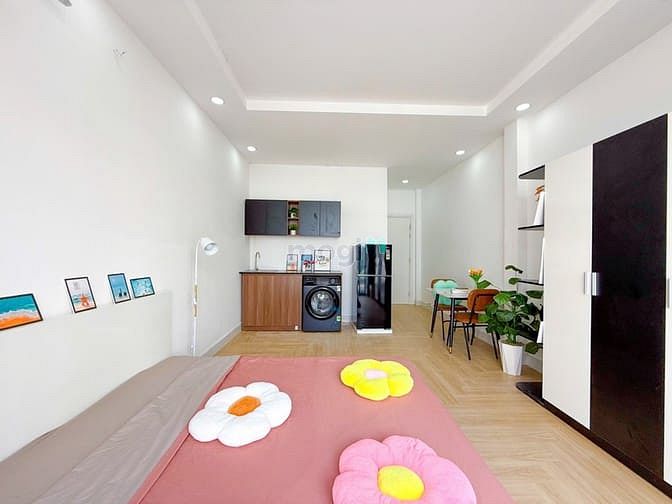 Modern Studio Apartment with Balcony in District 7